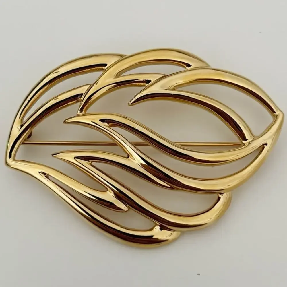 Vintage Monet Gold Tone Open Leaf Brooch Pin